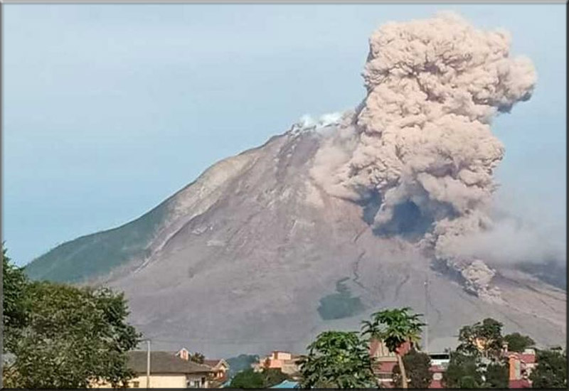 Gunung Sinabung Keindahan Alam yang Menyimpan Ancaman