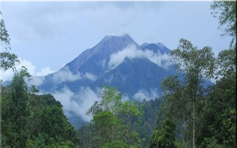 Gunung Bandahara Pesona Alam di Tengah Sumatra
