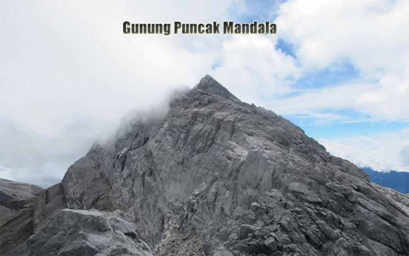 Gunung Puncak Mandala Keindahan di Puncak Papua Barat